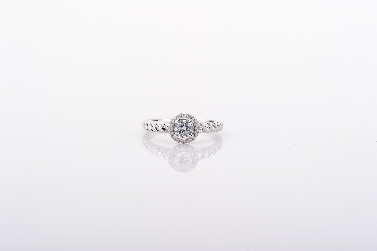 Vesper Halo Ring