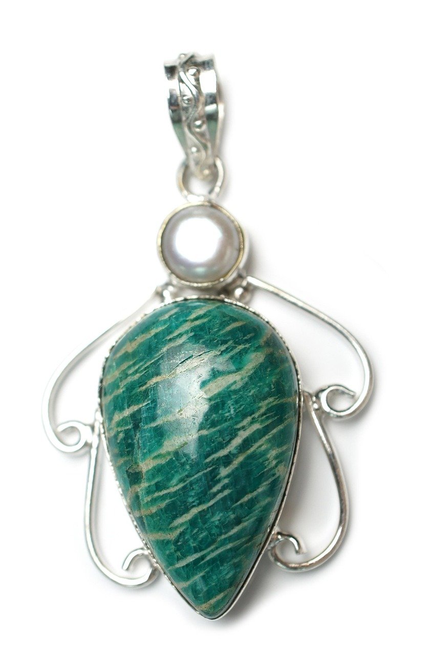Vesper Teardrop Pendant